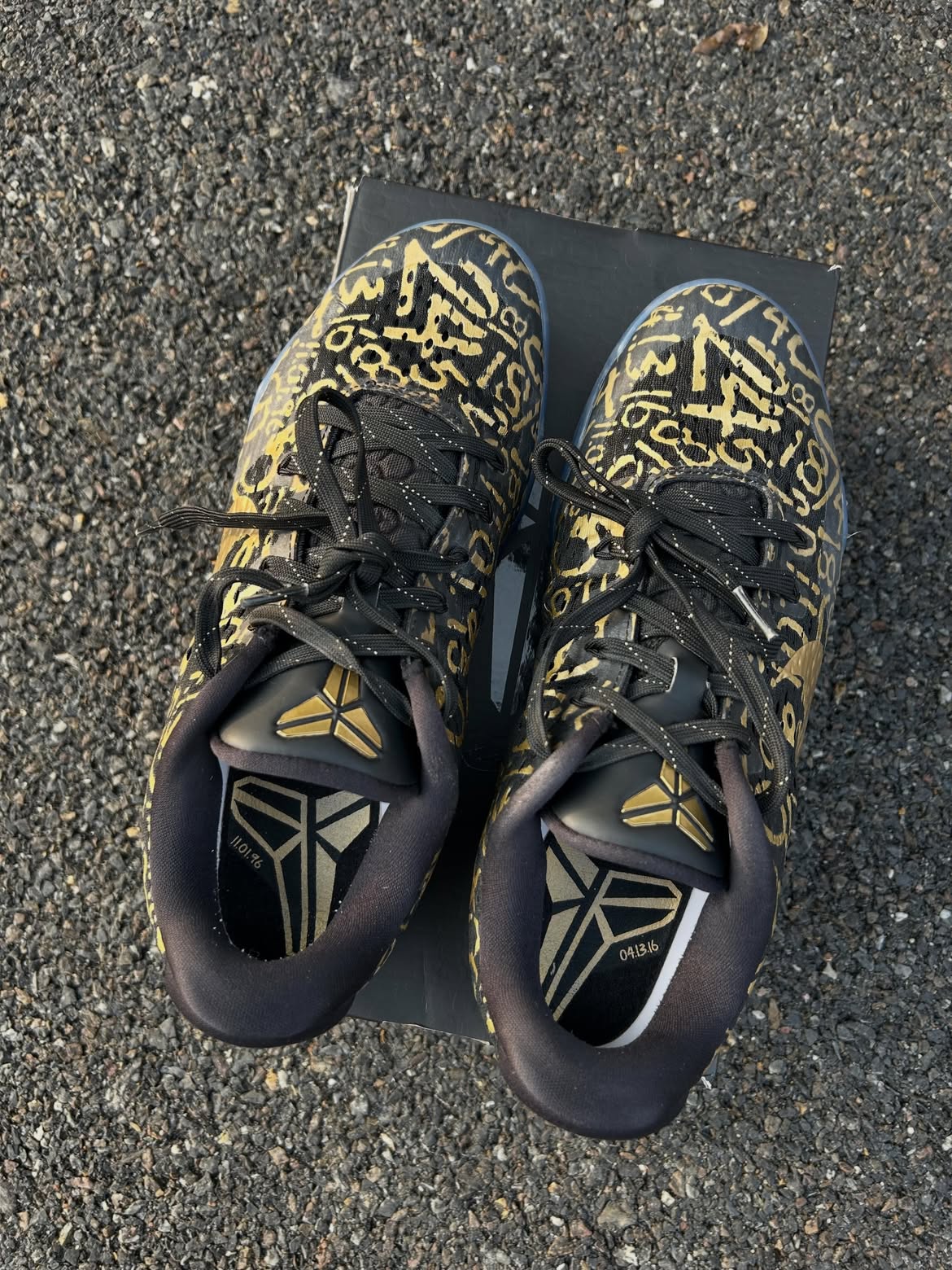 9.5 us USED มือสอง สภาพดี Nike Kobe 11 Protro Mamba Day