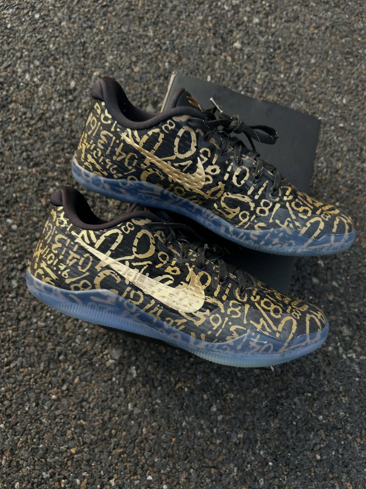 9.5 us USED มือสอง สภาพดี Nike Kobe 11 Protro Mamba Day