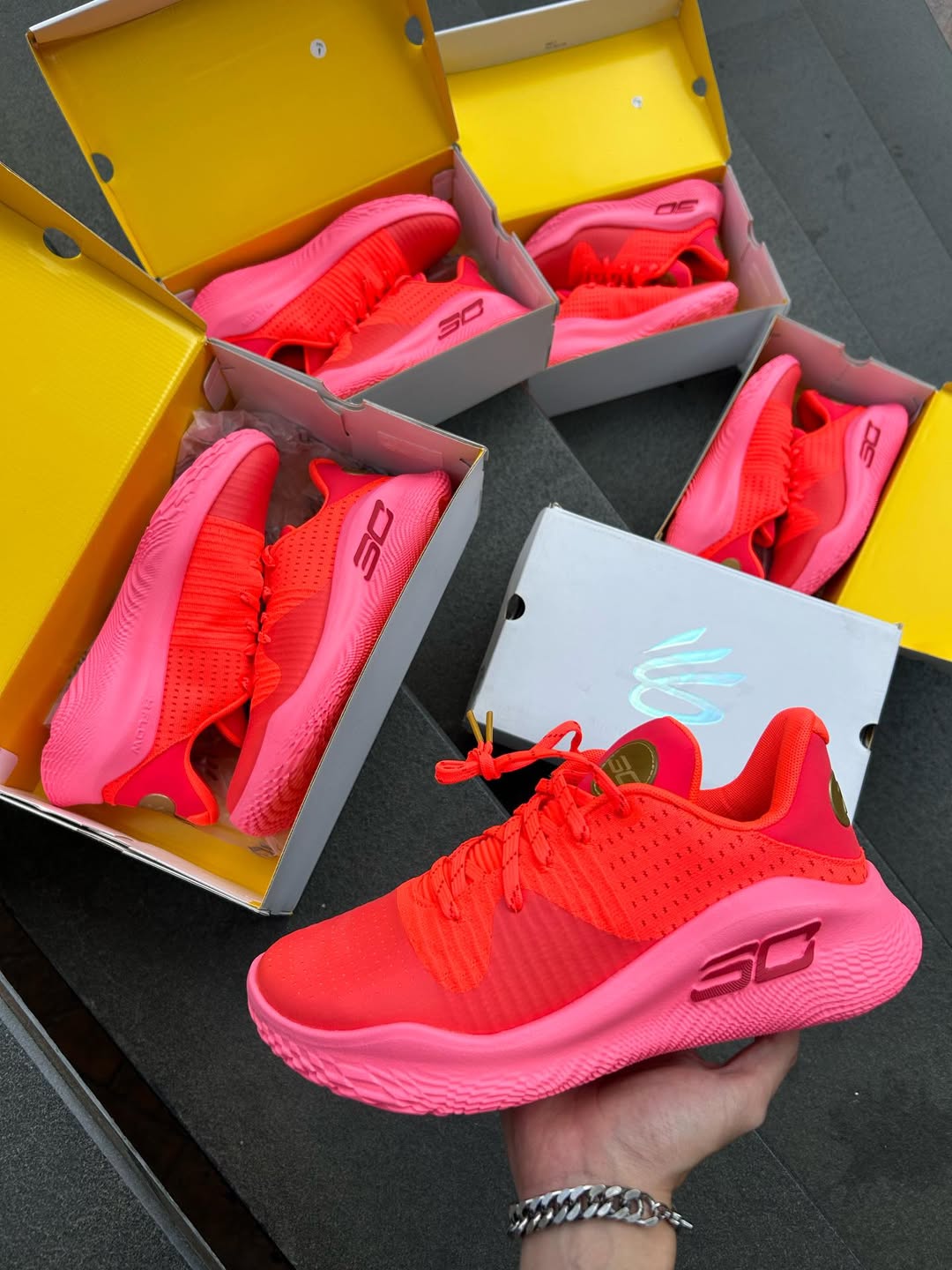 Curry 4 Low Flotro Flooded
