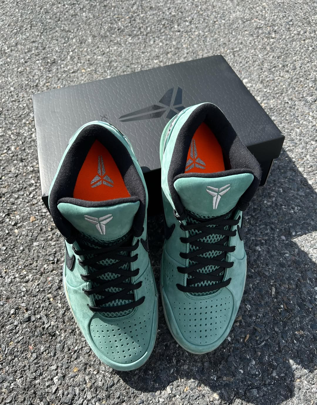 (PRE ORDER ราคาสอบถามทางไลน์) Nike Kobe 4 Protro Girl Dad