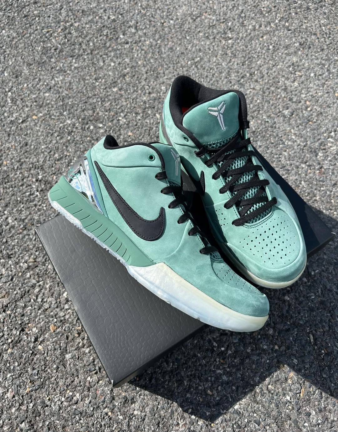 (PRE ORDER ราคาสอบถามทางไลน์) Nike Kobe 4 Protro Girl Dad