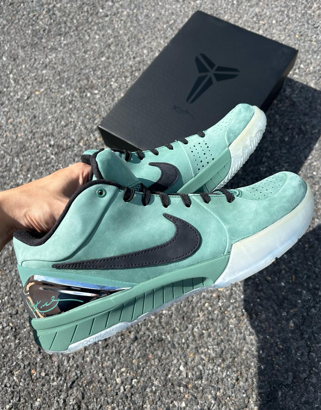 (PRE ORDER ราคาสอบถามทางไลน์) Nike Kobe 4 Protro Girl Dad