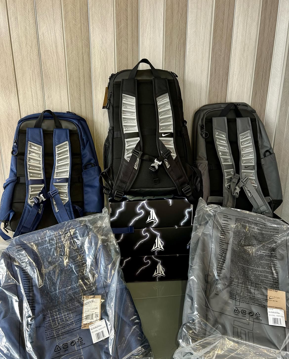 Nike Varsity Elite Backpack Black Metallic Silver (32L)