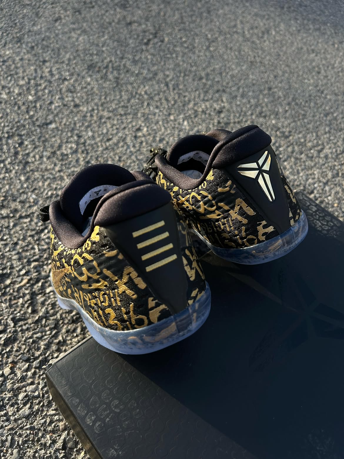 (PRE ORDER ราคาสอบถามทางไลน์) Nike Kobe 11 Protro Mamba Day